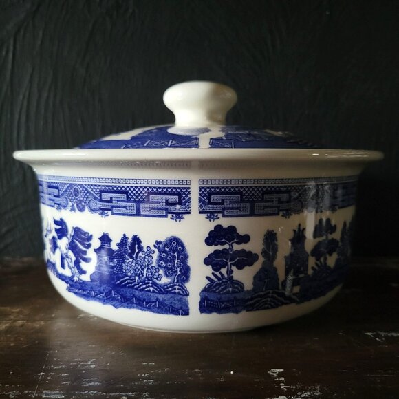 Johnson Brothers Blue Willow Covered Casserole Dish Porcelain 2 Qt, Chinoiserie - Picture 3 of 8